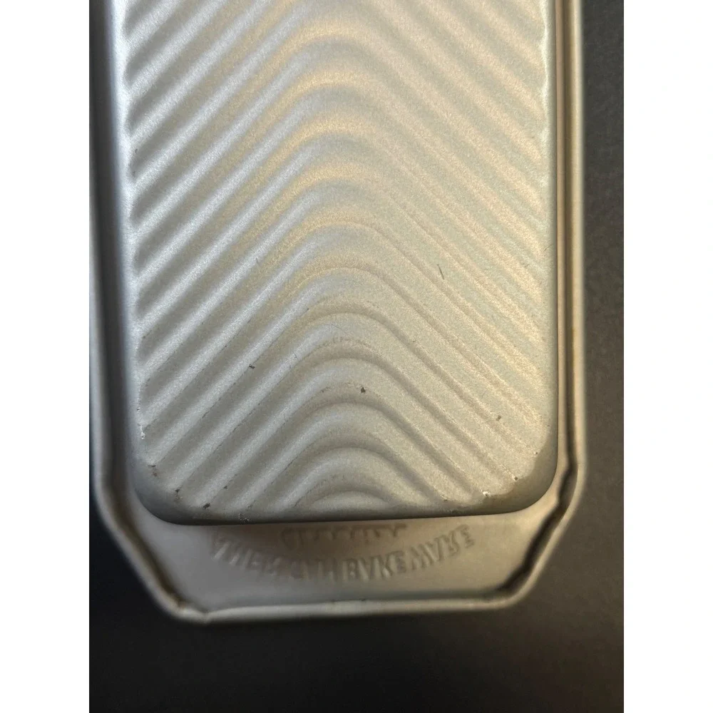 American Bakeware Classics Aluminum Loaf Pan Chevron Textured Bread Pan 10x5 J4